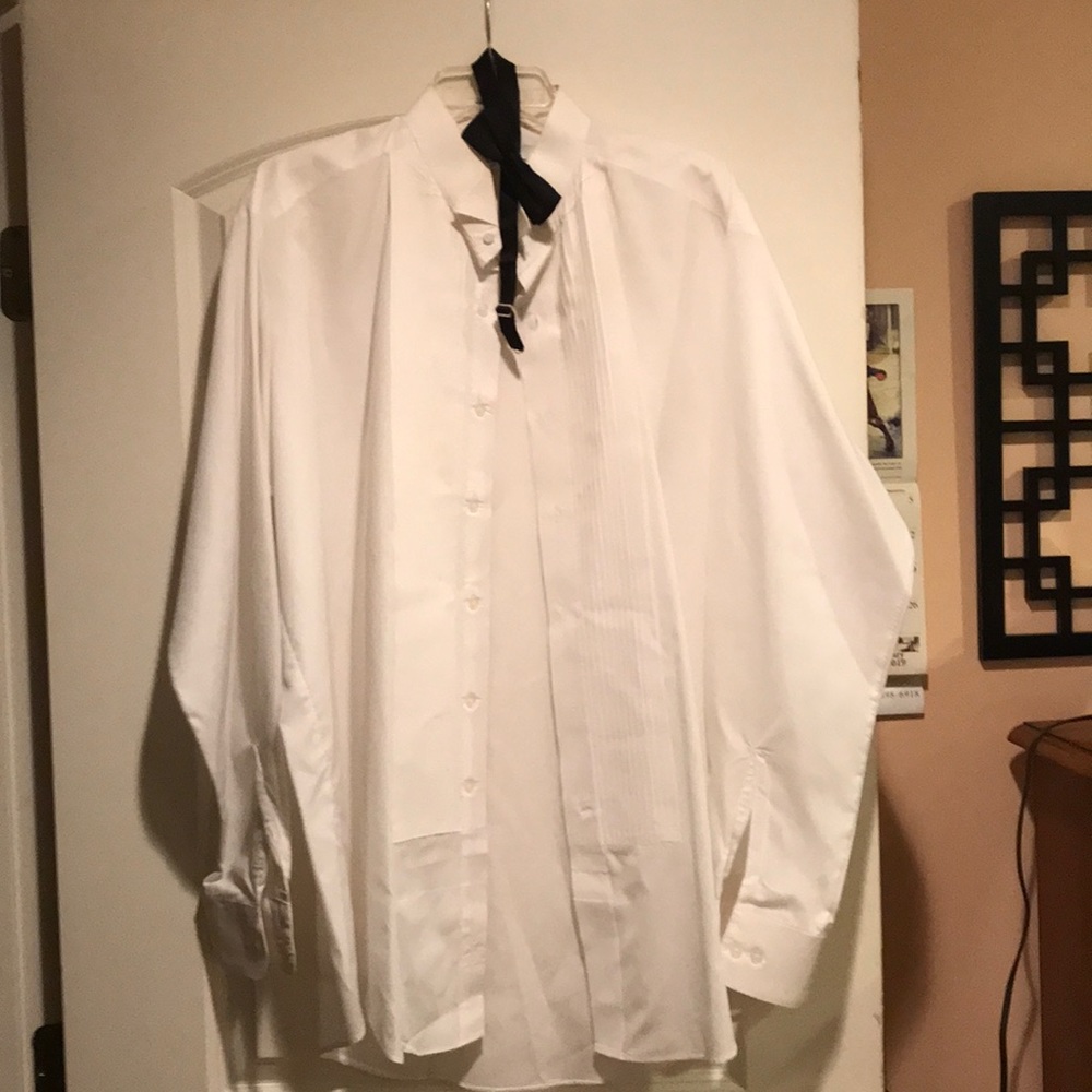 Chaplin Tuxedo Shirt Equipped With Bow Tie